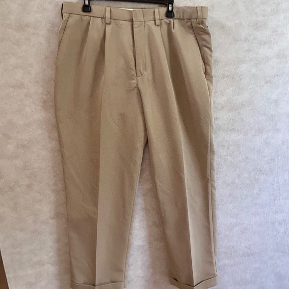 Dockers Golf Microfiber Polyester Khaki Tan Pleated Golf Pants W38 L32 - Picture 1 of 7
